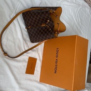 Louis Vuitton Authentic Bucket Bag